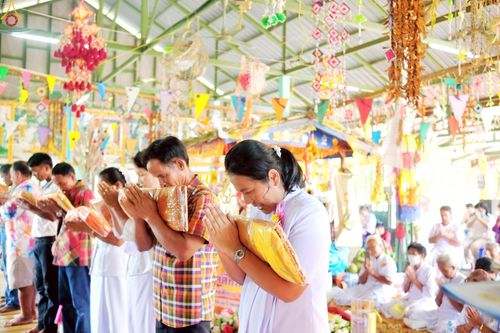 ภาพ No.259089:วันที่ 18 ตุลาคม พ.ศ. 2568 พิธีทอดกฐินสามัคคีทั่วไทย 30,000 วัด โดยคณะศิษยานุศิษย์ บูชาธรรม 81 ปี หลวงพ่อธัมมชโย ณ วัดสว่างอารมณ์  อ.แคนดง จ.บุรีรัมย์