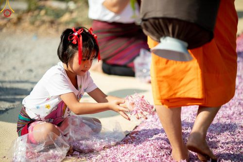 ภาพ No.201975:พิธีต้อนรับพระธรรมยาตรา ณ อนุสรณ์สถานลำดับที่ 7 สถานที่ขยายวิชชาธรรมกาย วัดพระธรรมกาย ต.คลองสาม อ.คลองหลวง จ.ปทุมธานี ในโครงการธรรมยาตรา กตัญญูบูชา มหาปูชนียาจารย์ พระมงคลเทพมุนี(สด จนฺทสโร) พระผู้ปราบมาร อนุสรณ์สถาน 7 แห่ง ปีที่ 13 วันที่ 26 มกราคม 2568