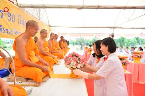 ภาพ No.131476:พิธีทอดผ้าป่ายกค้ำฟ้ามหามงคล อาคาร 80 ปี หลวงพ่อธัมมชโย ณ ศูนย์ปฏิบัติธรรมวิหารแดง ต.เจริญธรรม อ.วิหารแดง จ.สระบุรี วันที่ 17 มีนาคม พ.ศ. 2567