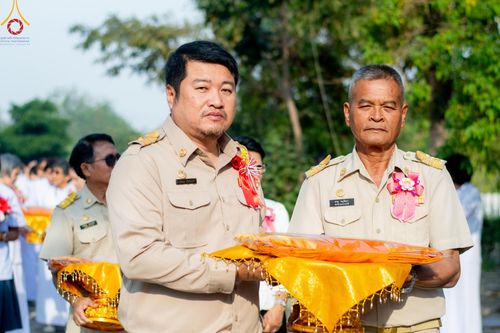 ภาพ No.200458:พิธีทอดผ้าป่าทำนุบำรุงศาสนสถาน ณ วัดรางกำหยาด ตำบลบางภาษี อำเภอบางเลน จังหวัดนครปฐม ในโครงการธรรมยาตรา กตัญญูบูชา มหาปูชนียาจารย์ พระมงคลเทพมุนี(สด จนฺทสโร) พระผู้ปราบมาร อนุสรณ์สถาน 7 แห่ง ปีที่ 13 วันที่ 22 มกราคม พ.ศ. 2568