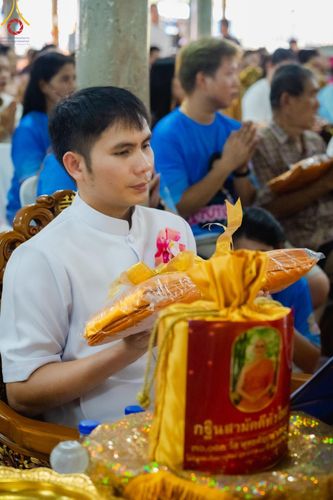 ภาพ No.164308:พิธีทอดกฐิน ณ วัดบางนาง จ.ชลบุรี ในโครงการกฐินสามัคคีทั่วไทย 30,000 วัด บูชาธรรม 80 ปี หลวงพ่อธัมมชโย โดย คณะศิษยานุศิษย์วัดพระธรรมกาย วันที่ 20 ตุลาคม พ.ศ. 2567