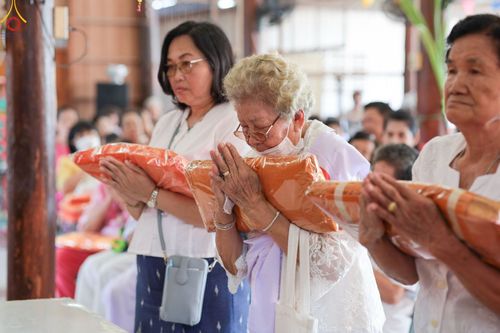ภาพ No.170561:พิธีทอดกฐิน ณ วัดสุวรรณคีรี (บ้านกลับเก่า) ต.บ้านกลับ อ.หนองโดน จ.สระบุรี ในโครงการกฐินสามัคคีทั่วไทย 30,000 วัด บูชาธรรม 80 ปี หลวงพ่อธัมมชโย โดยคณะศิษยานุศิษย์วัดพระธรรมกาย วันที่ 26 ตุลาคม พ.ศ. 2567