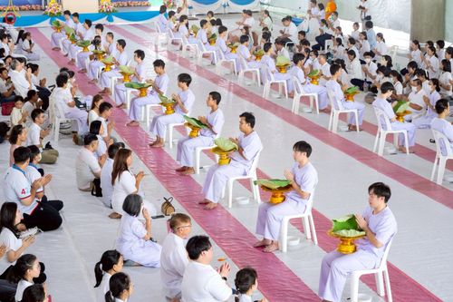 ภาพ No.228481:วันเสาร์ที่ 7 มิถุนายน พ.ศ. 2568 พิธีปลงผมโครงการอุปสมบทหมู่ธรรมทายาท ระดับอุดมศึกษา รุ่นที่ 52 ภาคฤดูฝน ณ วิหารคด 9 วัดพระธรรมกาย