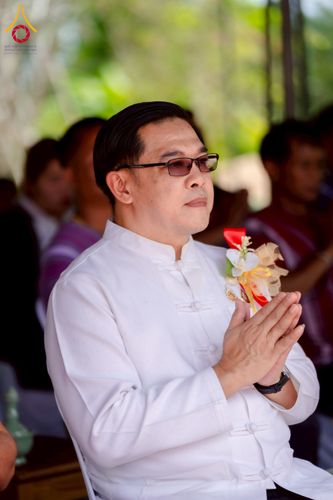 ภาพ No.255435:วันที่ 13 ตุลาคม พ.ศ. 2568 พิธีบรรจุพระบรมสารีริกธาตุ ผูกผ้า 7 สี เพื่อความเป็นสิริมงคล  และ ยกช่อฟ้า ประดิษฐานบนหลังคาอุโบสถวัดทุ่งเจริญธรรม ถวายบูชาธรรม 81 ปี หลวงพ่อธัมมชโย โดยคณะศิษยานุศิษย์ ณ วัดทุ่งเจริญธรรม อ.อมก๋อย จ.เชียงใหม่