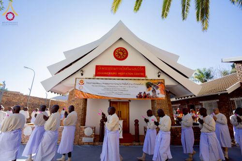 ภาพ No.231612:โครงการบรรพชาอุปสมบทหมู่ครั้งที่ 2 ณ วัดพระธรรมกายโจฮันเนสเบิร์ก ประเทศแอฟริกาใต้ วันอาทิตย์ 29 มิถุนายน พ.ศ. 2568