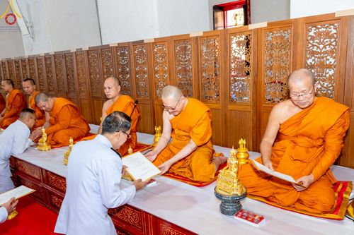 ภาพ No.214736:พิธีต้อนรับสัญญาบัตร พัดยศ พระราชวิเทศวชิรเวที (บัณฑิต วรปญฺโญ) เจ้าอาวาสวัดพระธรรมกายสกอตแลนด์ สหราชอาณาจักร ผู้ช่วยเจ้าอาวาสวัดพระธรรมกาย ณ อุโบสถพระไตรปิฏก วัดพระธรรมกาย