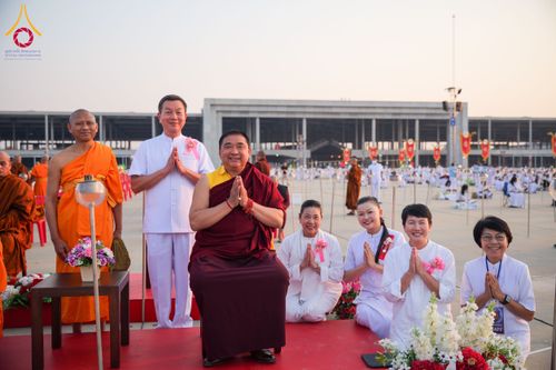 ภาพ No.207680:พิธีเวียนประทักษิณและจุดมาฆประทีป ในวันมาฆบูชา วันพุธที่ 12 กุมภาพันธ์ พ.ศ. 2568 ณ พระมหาธรรมกายเจดีย์ วัดพระธรรมกาย