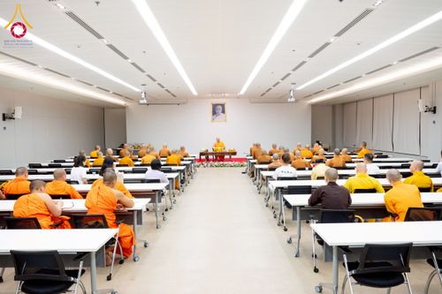 ภาพ No.222907:วันที่ 23 เมษายน พ.ศ. 2568 หลวงพ่อทัตตชีโวต้อนรับคณะสงฆ์จีน ณ อาคาร 100 ปี คุณยายมหารัตนอุบาสิกาจันทร์ ขนนกยูง วัดพระธรรมกาย