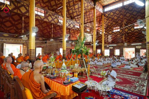 ภาพ No.144313:พิธีถวายเทียนพรรษา, พิธีสืบชะตาหลวง, พิธีถวายสังฆทาน และ พิธีถวายทุนการศึกษา บูชาธรรม ๘๐ ปี พระครูบาไชยบูลย์ ธัมมชโย วันจันทร์ที่ ๑๕ กรกฏาคม พ.ศ. ๒๕๖๗ ณ วัดราชฐานหลวงหัวข่วง เมืองเชียงตุง สาธารณรัฐแห่งสหภาพเมียนมาร์