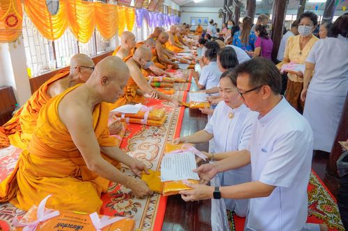 ภาพ No.173427:พิธีทอดกฐิน ณ วัดครุใน อ.พระประแดง จ.สมุทรปราการ ในโครงการกฐินสามัคคีทั่วไทย 30,000 วัด บูชาธรรม 80 ปี หลวงพ่อธัมมชโย โดยคณะศิษยานุศิษย์วัดพระธรรมกาย วันที่ 18 ตุลาคม พ.ศ. 2567