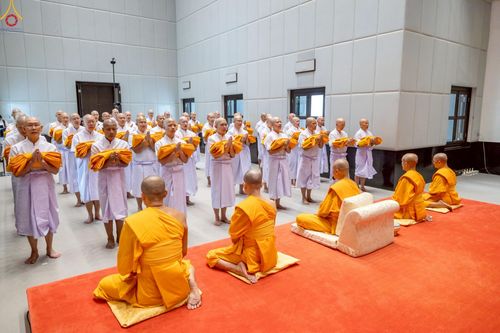 ภาพ No.229114:วันเสาร์ที่ 14 มิถุนายน พ.ศ. 2568 พิธีบรรพชา , พิธีถวายบาตร , พิธีอุปสมบท ในโครงการบรรพชาอุปสมบทหมู่ ผู้บริหารรุ่นที่ 15 และ อุดมศึกษา รุ่นที่ 52 ณ โบสถ์พระไตรปิฎก วัดพระธรรมกาย