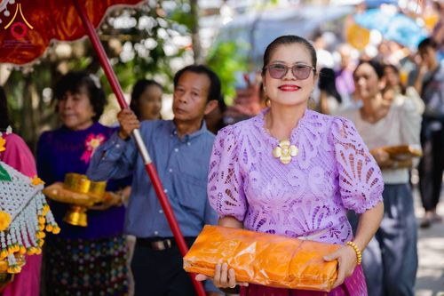 ภาพ No.176979:พิธีทอดกฐิน ณ วัดทรัพย์นาบุญยาราม ต.นาจอมเทียน อ.สัตหีบ จ.ชลบุรี ในโครงการทอดกฐินสามัคคีทั่วไทย 30,000 วัด บูชาธรรม 80 ปี หลวงพ่อธัมมชโย โดยคณะศิษยานุศิษย์วัดพระธรรมกาย วันที่ 2 พฤศจิกายน พ.ศ. 2567