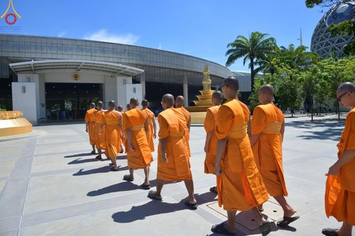 ภาพ No.147714:พิธีถวายภัตตาหารเมนูสวรรค์ ในพรรษาแห่งการเข้าถึงธรรม วันเสาร์ที่ 10 สิงหาคม พ.ศ. 2567 ณ หอฉันคุณยายอาจารย์ฯ วัดพระธรรมกาย