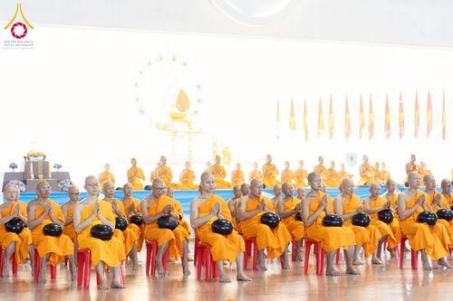 ภาพ No.223306:วันวิสาขบูชา วันอาทิตย์ที่ 11 พฤษภาคม พ.ศ. 2568 พิธีตักบาตร และปฎิบัติธรรม ณ สภาธรรมกายสากล วัดพระธรรมกาย