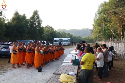 ภาพ No.61034:สามเณรออกบิณฑบาต และกิจกรรมอบรมสามเณร ในโครงการบรรพชาสามเณรฟื้นฟู พระพุทธศาสนาทั่วไทย ณ ศูนย์อบรมที่พักสงฆ์บ้านร่มเย็น จ.นราธิวาส วันที่ 2-15 เมษายน พ.ศ. 2567