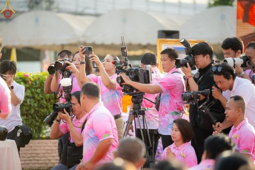 ภาพ No.150765:พิธีเจริญพระพุทธมนต์ และทำบุญตักบาตรแด่คณะสงฆ์ จำนวน 121 รูป เนื่องในโอกาสฉลองครบรอบ 120 ปี อำเภอคลองหลวง จังหวัดปทุมธานี เพื่อถวายเป็นพุทธบูชา ช่วยเหลือผู้ประสบความเดือดร้อนจากอุทกภัย และคณะสงฆ์ 323 วัด 4 จังหวัดชายแดนภาคใต้ วันเสาร์ที่ 31 สิงหาคม พ.ศ. 