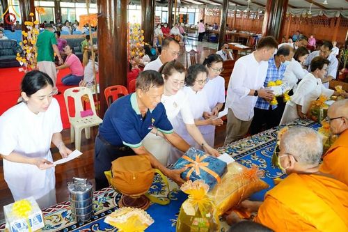 ภาพ No.94854:พิธีทอดกฐินสามัคคีทั่วไทย 5,000 วัด ณ วัดโพธิ์ศรีเจริญ อ.ศรีประจันต์ จ.สุพรรณบุรี วันที่ 12 พฤศจิกายน พ.ศ. 2566