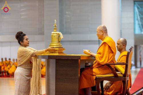 ภาพ No.209605:วันอาทิตย์ที่ 2 มีนาคม พ.ศ. 2568 พิธีภาคบ่าย สัมมนาพิเศษ, ปฏิบัติธรรม พิธีรับมอบพระบรมสารีริกธาตุ ณ สภาธรรมกายสากล วัดพระธรรมกาย