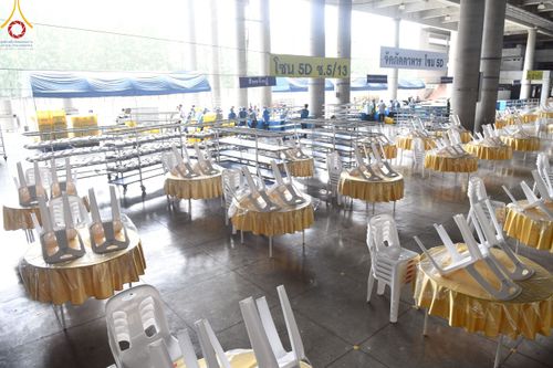 ภาพ No.218421:วันที่ 15 - 18 เมษายน พ.ศ. 2568 การเตรียมภาชนะสำหรับถวายภัตตาหาร , การจัดโต๊ะเก้าอี้ในลานธรรม , การแพ็คพัสดุงานต้อนรับ เพื่องานวันคุ้มครองโลก 22 เมษายน พ.ศ.2568 วัดพระธรรมกาย