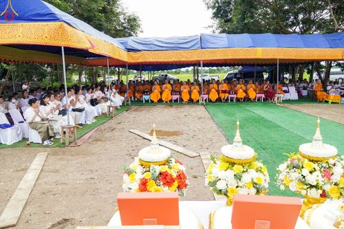 ภาพ No.88498:พิธีถวายพระบรมสารีริกธาตุ องค์พระธรรมกาย ดวงแก้วและรัตนชาติ เพื่อประดิษฐานในพระเจดีย์องค์บริวารของพระธาตุหลวงเงินยวง ณ อำเภอแม่จัน จังหวัดเชียงราย ในวันที่ 17 กันยายน พ.ศ. 2566