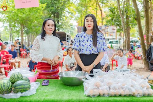 ภาพ No.170075:พิธีทอดกฐิน ณ วัดทุ่งวิจิตร อ.นาดี จ.ปราจีนบุรี ในโครงการกฐินสามัคคีทั่วไทย 30,000 วัด บูชาธรรม 80 ปี หลวงพ่อธัมมชโย โดยคณะศิษยานุศิษย์วัดพระธรรมกาย วันที่ 27 ตุลาคม พ.ศ. 2567