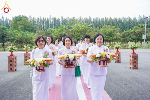 ภาพ No.174247:พิธีทอดกฐินกตัญญูบูชาธรรม ณ พระมหาเจดียทัตตชีโว ศูนย์อบรมเยาวชนกาญจนบุรี ในโครงการกฐินสามัคคีทั่วไทย 30,000 วัด บูชาธรรม 80 ปี หลวงพ่อธัมมชโย โดยคณะศิษยานุศิษย์วัดพระธรรมกาย วันที่ 9 พฤศจิกายน พ.ศ. 2567