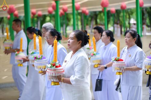 ภาพ No.144580:ชาวอำเภอคลองหลวง จังหวัดปทุมธานี ถวายเทียนพรรษามหามงคล เนื่องในเทศกาลเข้าพรรษา ประจำปี 2567 แด่คณะสงฆ์วัดพระธรรมกาย  วันพฤหัสบดีที่ 18 กรกฎาคม พ.ศ. 2567