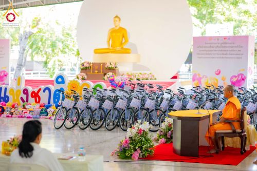 ภาพ No.193465:วัดพระธรรมกาย และ มูลนิธิธรรมกาย มอบของขวัญสนับสนุนงานวันเด็ก วันที่ 8 มกราคม พ.ศ. 2568 ณ อาคารโถงช้างฯ วัดพระธรรมกาย อ.คลองหลวง จ.ปทุมธานี