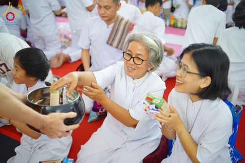 ภาพ No.168043:พิธีทอดกฐิน วัดพระธรรมกายกัวลาลัมเปอร์ ประเทศมาเลเซีย วันที่ 20 ตุลาคม พ.ศ. 2567
