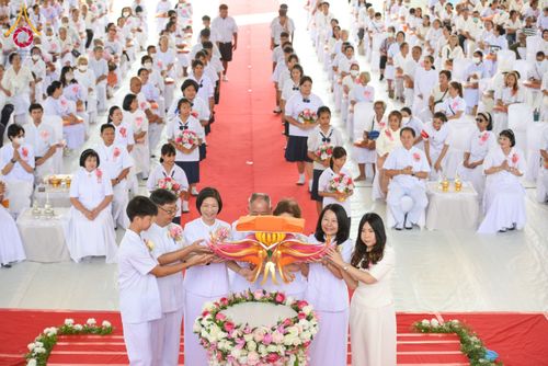 ภาพ No.175082:พิธีทอดกฐินสถาปนา แผ่นสิริฉะทะนะรัสมี(หลังคา) อาคาร 80 ปี หลวงพ่อธัมมชโย ณ ศูนย์ปฏิบัติธรรมวิหารแดง จ.สระบุรี วันเสาร์ที่ 9 พฤศจิกายน พ.ศ. 2567