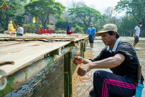 ภาพ No.140299:Photo Story มหัศจรรย์วัดดงดินแดง  EP.8  ภาพการเตรียมงาน การปฎิบัติงาน ของเหล่าผู้ทุ่มเทและเสียสละ เพื่อความสำเร็จของความมหัศจรรย์ ณ วัดดงดินแดง ต.ม่อนจอง อ.อมก๋อย จ.เชียงใหม่ วันที่ 1-7 เมษายน พ.ศ. 2567