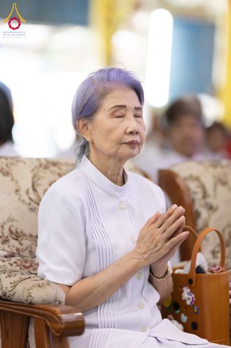 ภาพ No.175673:พิธีทอดกฐิน วัดตะเคียนทอง จ.สุพรรณบุรี ในโครงการกฐินสามัคคีทั่วไทย 30,000 วัด บูชาธรรม 80 ปี หลวงพ่อธัมมชโย โดยคณะศิษยานุศิษย์วัดพระธรรมกาย วันที่ 9 พฤศจิกายน พ.ศ. 2567