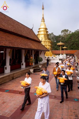 ภาพ No.275826:วันพุธที่ 3 ธันวาคม พ.ศ. 2568 พิธีบรรพชาอุปสมบท โครงการอุปสมบทบูชาธรรมมหาปูชนียาจารย์ ศูนย์อบรม : ศูนย์ส่งเสริมศีลธรรม จ.พะเยา ณ โบราณสถานพระธาตุจอมทอง และ โบสถ์กลางน้ำ วัดพระธาตุศรีโคมคำ อำเภอเมือง จังหวัดพะเยา