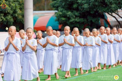 ภาพ No.215917:วันพฤหัสบดีที่ 3 เมษายน พ.ศ. 2568 พิธีบรรพชาสามเณร ภาคฤดูร้อน รุ่นที่ 15  บูชาธรรมหลวงพ่อธัมมชโย 81 ปี 81 รูป ณ ศูนย์ปฏิบัติธรรมสวนผึ้ง จ.ราชบุรี