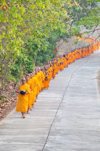 ภาพ No.136946:Photo Story  มหัศจรรย์วัดดงดินแดง Episode 5 กิจกรรมถ่ายภาพหมู่ประวัติศาสตร์ และตักบาตรฉลองพระ-เณรกว่า 500 รูป วันที่ 6 เมษายน พ.ศ. 2567