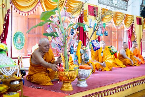 ภาพ No.264954:วันที่ 23 ตุลาคม พ.ศ. 2568 พิธีทอดกฐินสามัคคีทั่วไทย 30,000 วัด โดยคณะศิษยานุศิษย์ บูชาธรรม 81 ปี หลวงพ่อธัมมชโย ณ วัดจุฬามุนี อำเภอโพธิ์ทอง จังหวัดอ่างทอง