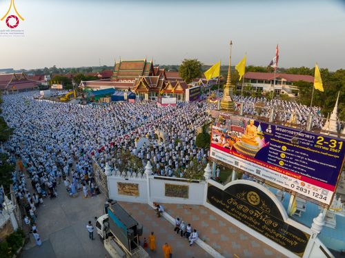 ภาพ No.111977:พิธีจุดประทีปถวายเป็นพุทธบูชา และบูชาธรรมมหาปูชนียาจารย์ พระมงคลเทพมุนี(สด จนฺทสโร) ในโครงการธรรมยาตรา กตัญญูบูชา มหาปูชนียาจารย์ พระมงคลเทพมุนี(สด จนฺทสโร) พระผู้ปราบมาร อนุสรณ์สถาน 7 แห่ง ปีที่ 12 วันที่ 14 มกราคม พ.ศ. 2567 ณ วัดสองพี่น้อง อ.สองพี่น้อง