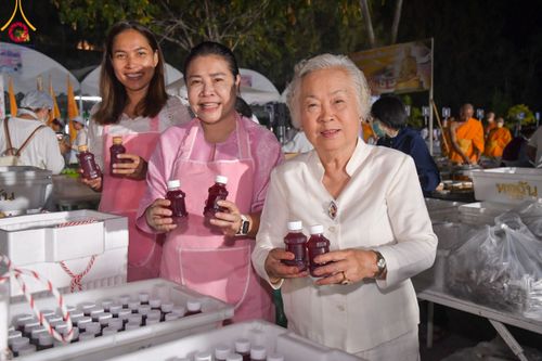 ภาพ No.110654:พิธีถวายภัตตาหารเป็นสังฆทาน แด่คณะพระธรรมยาตราฯ ในโครงการธรรมยาตรากตัญญูบูชา มหาปูชนียาจารย์ พระมงคลเทพมุนี(สด จนฺทสโร) พระผู้ปราบมาร อนุสรณ์สถาน 7 แห่ง ปีที่ 12 วันที่ 12 มกราคม พ.ศ. 2567 ณ อนุสรณ์สถานมหาวิหารพระมงคลเทพมุนี(โลตัสแลนด์) อ.สองพี่น้อง จ.สุ