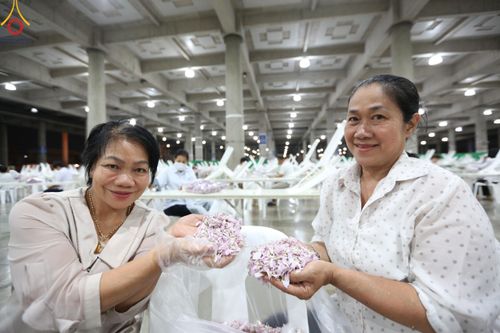 ภาพ No.127415:V.31 ทุ่มเทเพื่อบางกล่ำ การเตรียมงานของเจ้าหน้าที่หน่วยงานต่างๆ  เพื่องานธรรมยาตราอัญเชิญพระบรมสารีริกธาตุ ประดิษฐาน ณ มหารัตนเจดีย์สิริปทุมสวรรค์ (เจดีย์อริยพุทธะ 5 พระองค์) ณ ศูนย์ปฏิบัติธรรมภาคใต้ อ.บางกล่ำ จ.สงขลา ระหว่างวันที่ 9-10 มีนาคม พ.ศ. 2567