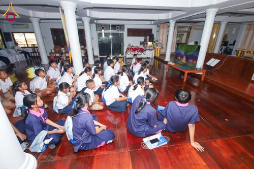 ภาพ No.180117:กิจกรรมวันรวมพลังเด็กดี V-Star ผู้นำฟื้นฟูศีลธรรมโลก ประจำปีพุทธศักราช 2567 จังหวัดสุโขทัย เพื่อรวมพลังสร้างความดี นั่งสมาธิภาวนาถวายเป็นพุทธบูชา และเพื่อส่งเสริมการเรียนรู้พระพุทธศาสนา วันที่ 3 ธันวาคม พ.ศ. 2567