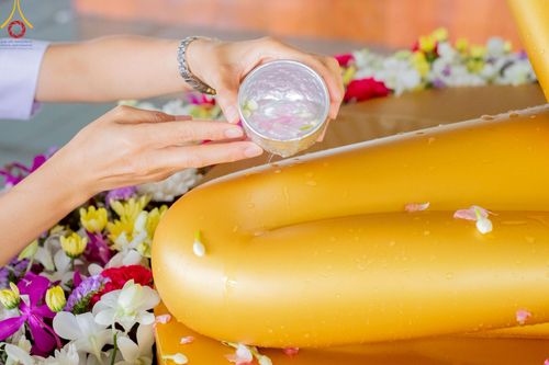 ภาพ No.217482:วันจันทร์ที่ 14 เมษายน พ.ศ. 2568 กิจกรรมสรงน่ำพระ สั่งสมบุญเนื่องในเทศกาลสงกรานต์ 14-16 เมษายน พ.ศ.2568 เวลา 06:00-13:00 น. ณ หอฉันคุณยายอาจารย์ฯ วัดพระธรรมกาย