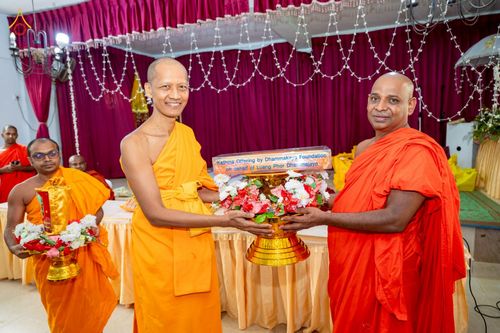 ภาพ No.266611:วันที่ 25 ตุลาคม พ.ศ. 2568 พิธีทอดกฐินสมทบ วัดกัลยาณมิตรต่างประเทศ  บูชาธรรม 81 ปี หลวงพ่อธัมมชโย ณ วัดธรรมวัฒนา รามายา  เมืองมาตะเล ประเทศศรีลังกา 