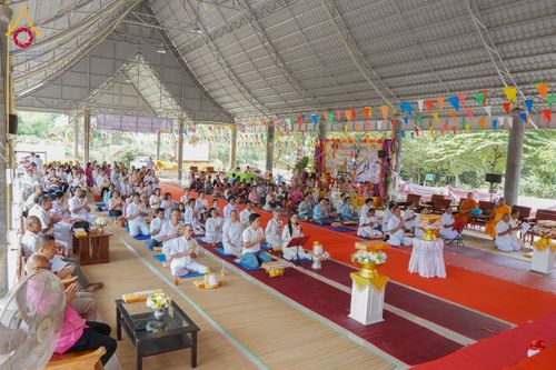 ภาพ No.169882:พิธีทอดกฐิน ณ วัดรัตนปทุม  จ.ร้อยเอ็ด ในโครงการกฐินสามัคคีทั่วไทย 30,000 วัด บูชาธรรม 80 ปี หลวงพ่อธัมมชโย โดยคณะศิษยานุศิษย์วัดพระธรรมกาย วันที่ 26 ตุลาคม พ.ศ. 2567