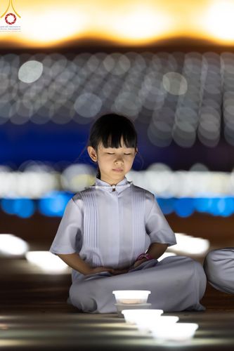 ภาพ No.59843:คณะสงฆ์และสาธุชนร่วมใจกัน สวดมนต์บทธัมมจักกัปปวัตนสูตร ครบ 6,315,808,080 จบ และจุดประทีปแปรอักษร ถวายเป็นพุทธบูชา เนื่องในวาระ "ฉลองอายุวัฒนมงคล 80 ปี หลวงพ่อธัมมชโย" ณ ลานธรรม มหารัตนวิหารคด วัดพระธรรมกาย