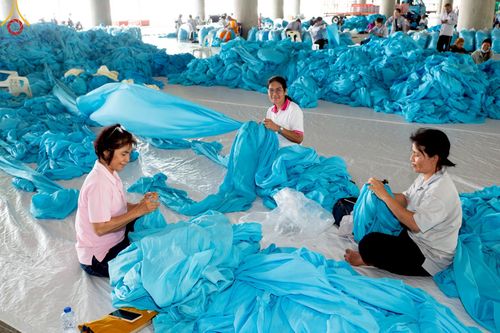 ภาพ No.220739:วันที่ 24-25 เมษายน พ.ศ. 2568 การเก็บงาน ผ้ารับประเคน ผ้าระบาย โต๊ะ เก้าอี้  ภายหลังงานวันคุ้มครองโลก ณ วัดพระธรรมกาย