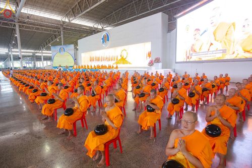ภาพ No.149868:พิธีตักบาตร , พิธีปฎิบัติธรรม , พิธีถวายภัตตาหารเมนูสวรรค์ ในพรรษาแห่งการเข้าถึงธรรม วันธรรมชัย วันอังคารที่ 27 สิงหาคม พ.ศ.2567 ณ สภาธรรมกายสากล วัดพระธรรมกาย