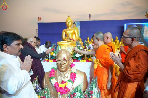 ภาพ No.212805:วันอาทิตย์ที่ 23 มีนาคม พ.ศ. 2568 ❖ คณะสงฆ์นานาชาติส่งมอบพระประธาน 108 องค์ ทั่วอินเดียรำลึกชาตกาล 134 ปี ดร.อัมเบดการ์