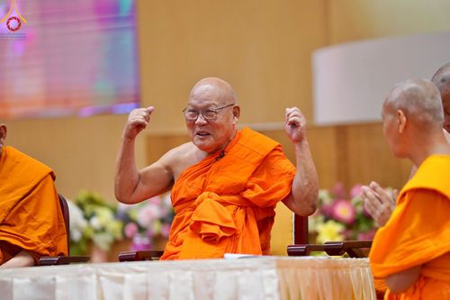 ภาพ No.219502:วันอังคารที่ 22 เมษายน พ.ศ. 2568 สัมมนาสงฆ์ เพื่อความมั่นคงและความเจริญรุ่งเรืองแห่งพระพุทธศาสนา  เนื่องในวันคุ้มครองโลก พิธีถวายมหาสังฆทานแด่คณะสงฆ์ 40,000 กว่าวัดทั่วประเทศ ณ วัดพระธรรมกาย จ.ปทุมธานี