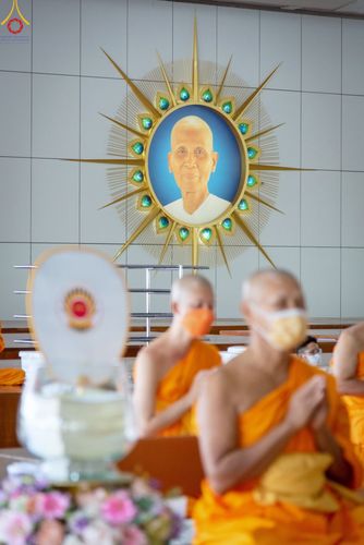 ภาพ No.82781:พิธีบุพเปตพลี ครั้งที่ 136 ร่วมอุทิศบุญแด่ญาติที่ล่วงลับไปแล้ว และสืบทอดอายุพระพุทธศาสนา วันเสาร์ที่ 17 มิถุนายน พ.ศ.2566 (วันพระแรม 14 ค่ำเดือน 7) ณ หอฉันคุณยายอาจารย์ฯ วัดพระธรรมกาย