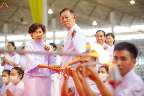 ภาพ No.151410:พิธีจุดเทียนใจ ไฟนิรันดร์ อนันตชัย ณ สภาธรรมกายสากล วัดพระธรรมกาย วันอาทิตย์ต้นเดือนที่ 1 กันยายน พ.ศ. 2567